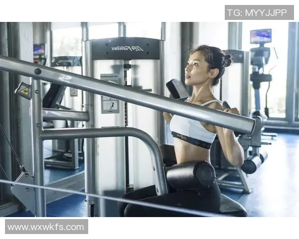 足球明星翘臀照片引发女孩们的时尚潮流与健身热潮 足球明星翘臀照片引发女孩们的时尚潮流与健身热潮