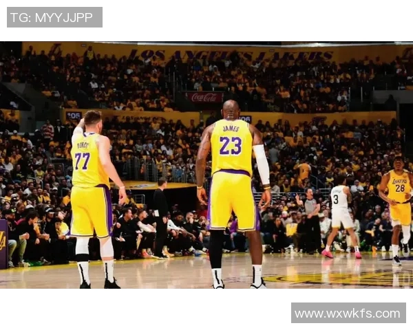 湖人对掘金激战正酣双方争夺季后赛宝贵胜利的精彩瞬间回顾 湖人对掘金激战正酣双方争夺季后赛宝贵胜利的精彩瞬间回顾